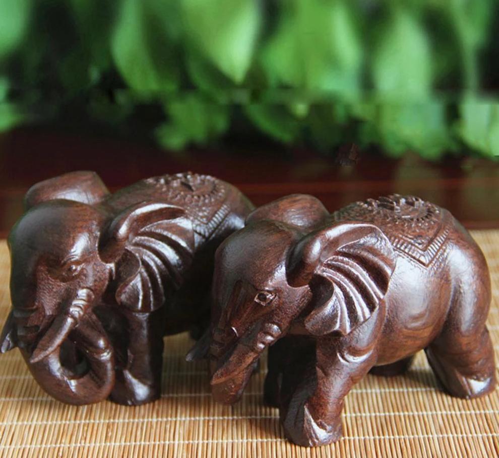 STATUETTE ELEPHANT DE belle grandeur en Bois Sculpté avec défenses EUR